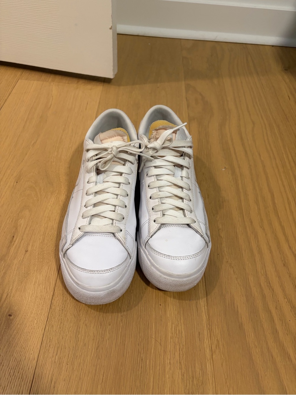 Women’s Nike Low Top Blazers in White Size 9.5